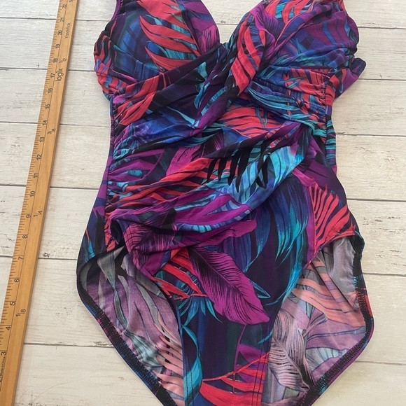 MIRACLESUIT
Caliente Tropica Bonita One Piece Swimsuit 12 - Picture 4 of 8